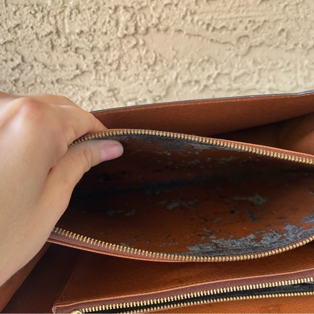Louis Vuitton purse - Picture 9 of 11